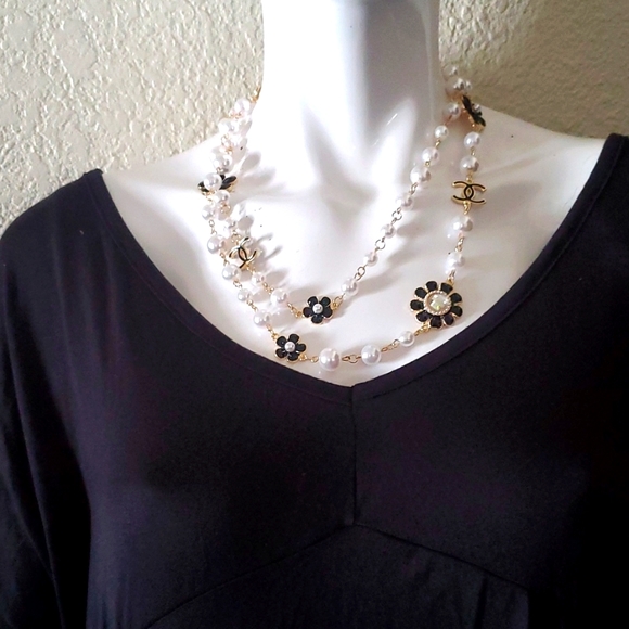 Chain open back Blouse - Picture 3 of 7